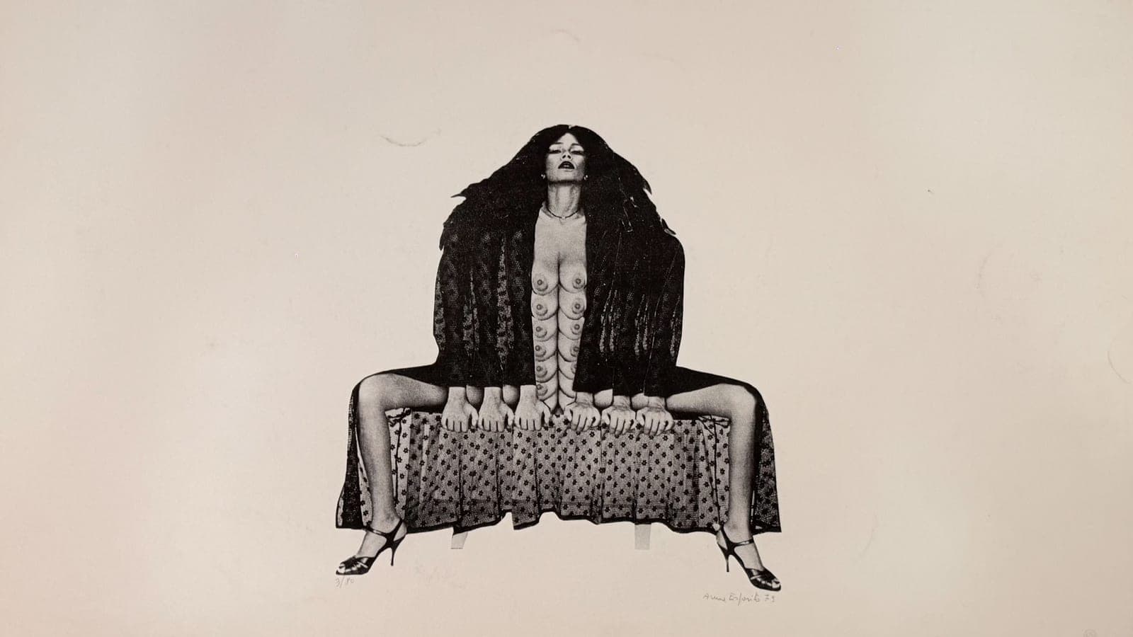Mujer sentada — Colección Murguía