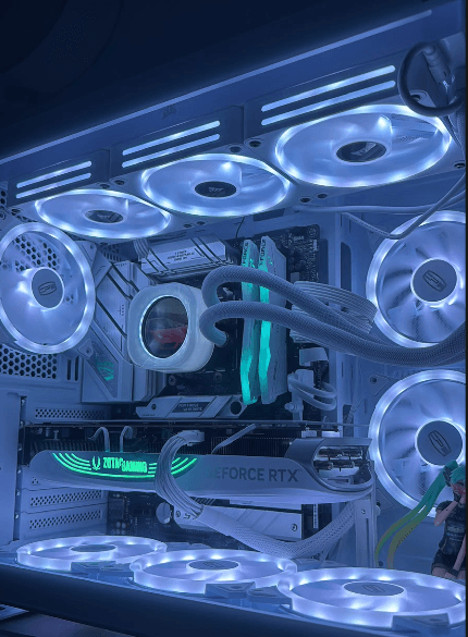 Workstation de edición de Gii Studio con GPU NVIDIA RTX 4080 Super